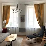 Very Stikliu Street アパート *