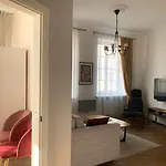 Very Stikliu Street アパート ヴィリニュス