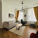 Very Stikliu Street アパート