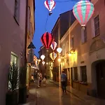 Very Stikliu Street アパート